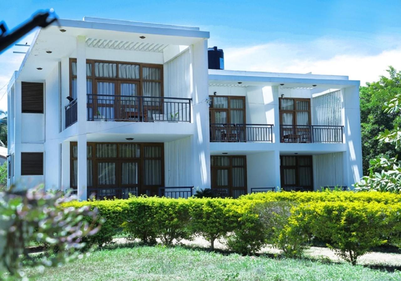 High Park Hotel Nilaveli Exterior foto